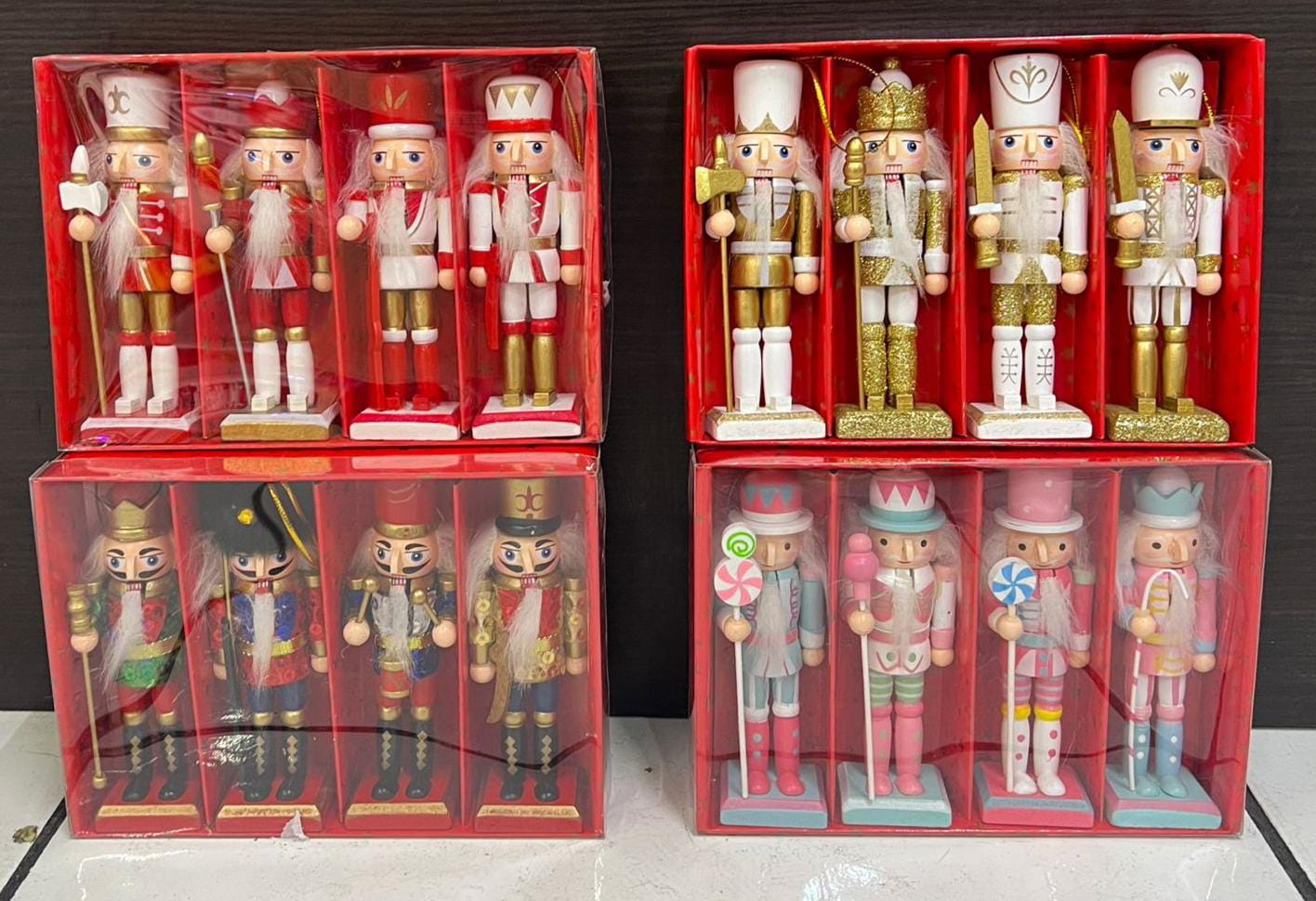 Conjunto de 4 Piezas de Soldados Cascanueces de Madera Navideños